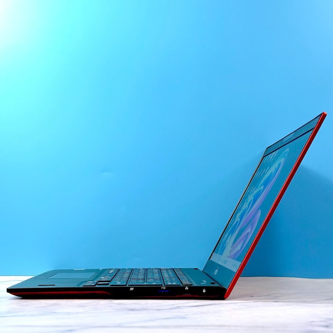 超薄型軽量☆corei5 第8世代高年式☆指紋認証☆希少レッド・ノート