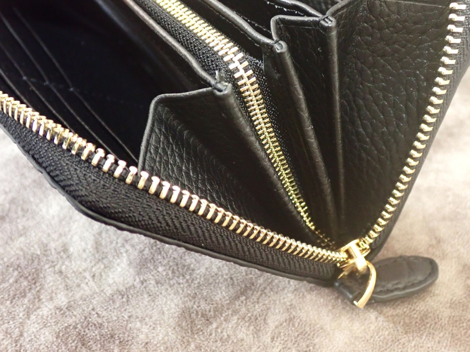 未使用 美品 高級クロコダイル財布 マット加工 ブラック ヘンローン社