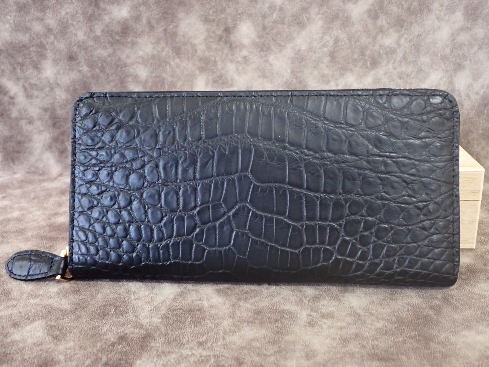 未使用 美品 高級クロコダイル財布 マット加工 ブラック ヘンローン社