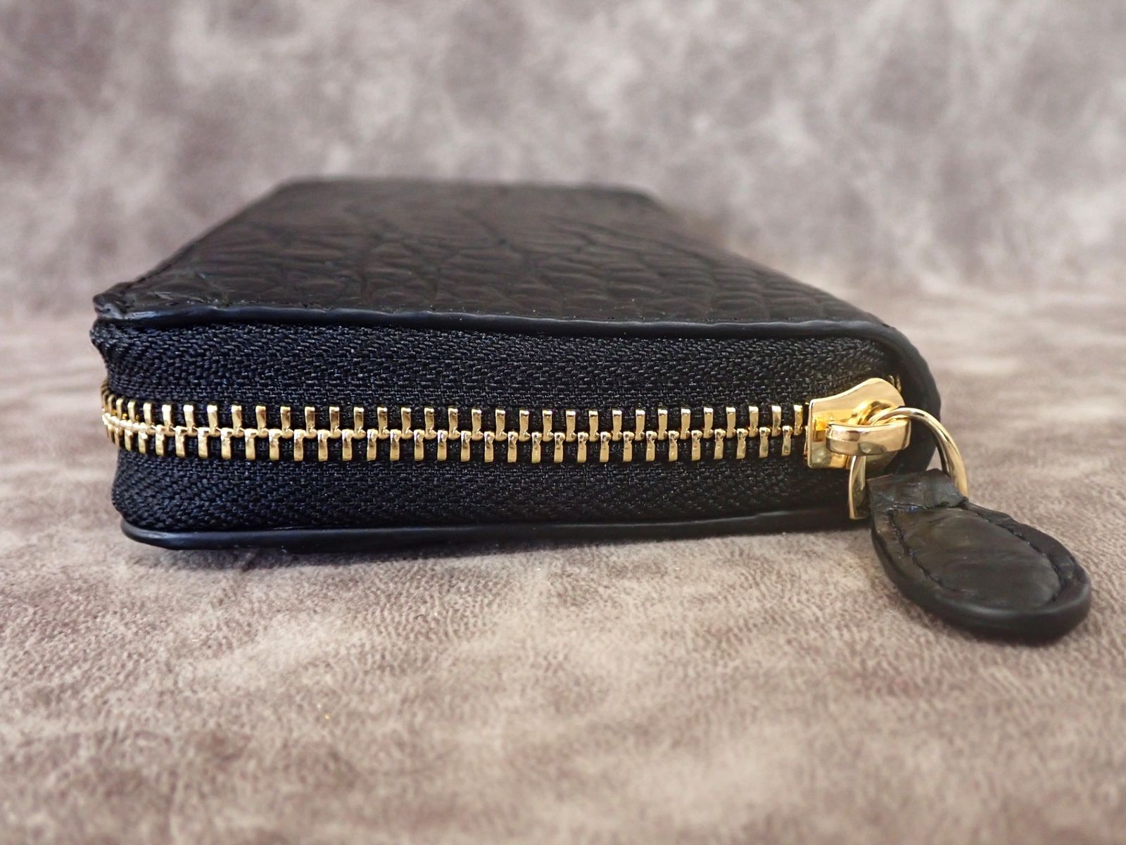未使用 美品 高級クロコダイル財布 マット加工 ブラック ヘンローン社