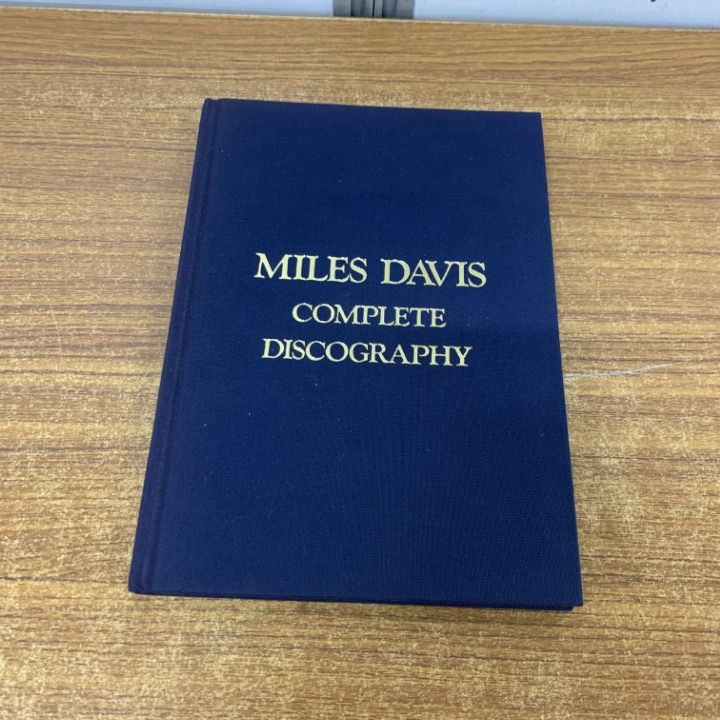 ○01)【1点限り!】【希少本】MILES DAVIS COMPLETE DISCOGRAPHY