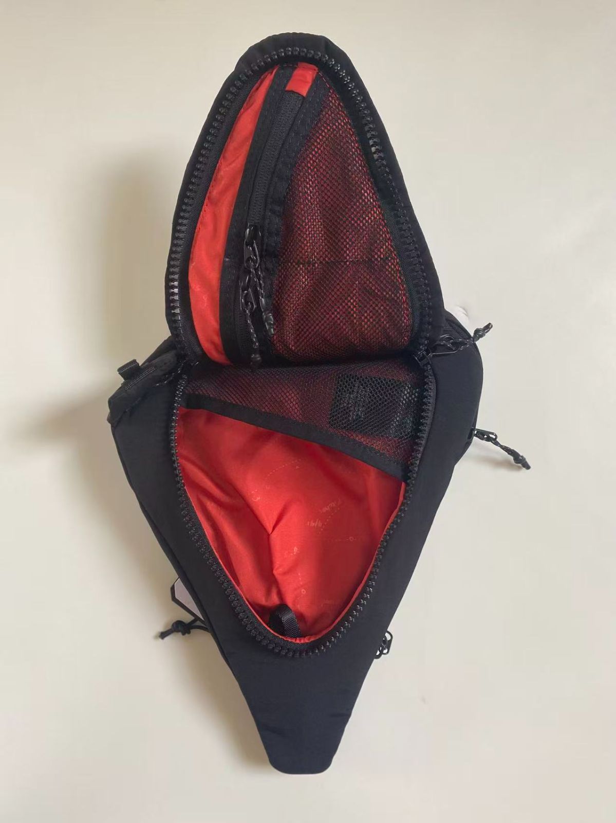 topologie Sling トライアングル メッセンジャーバッグ スモール