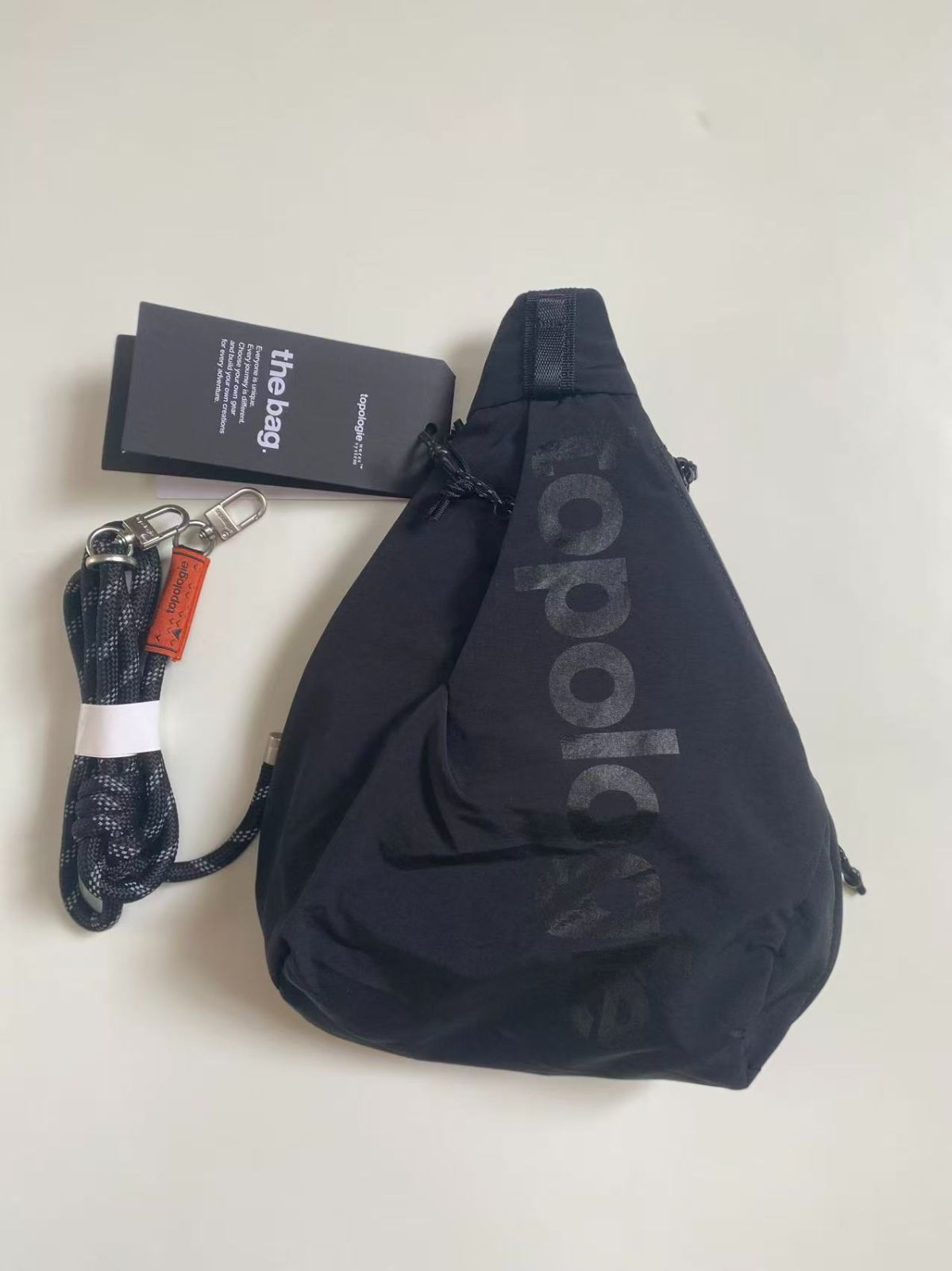 topologie Sling トライアングル メッセンジャーバッグ スモール