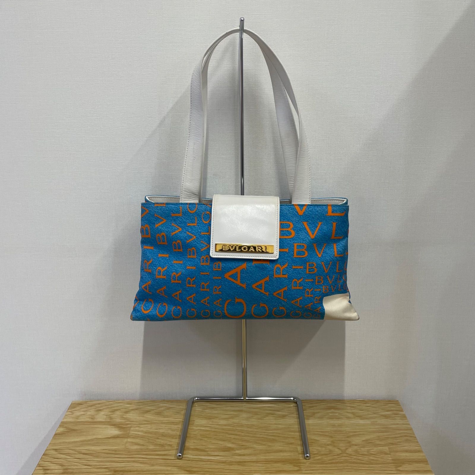 □ブルガリ BVLGARI ロゴマニア ブルー ハンドバッグ A26-557 - メルカリ
