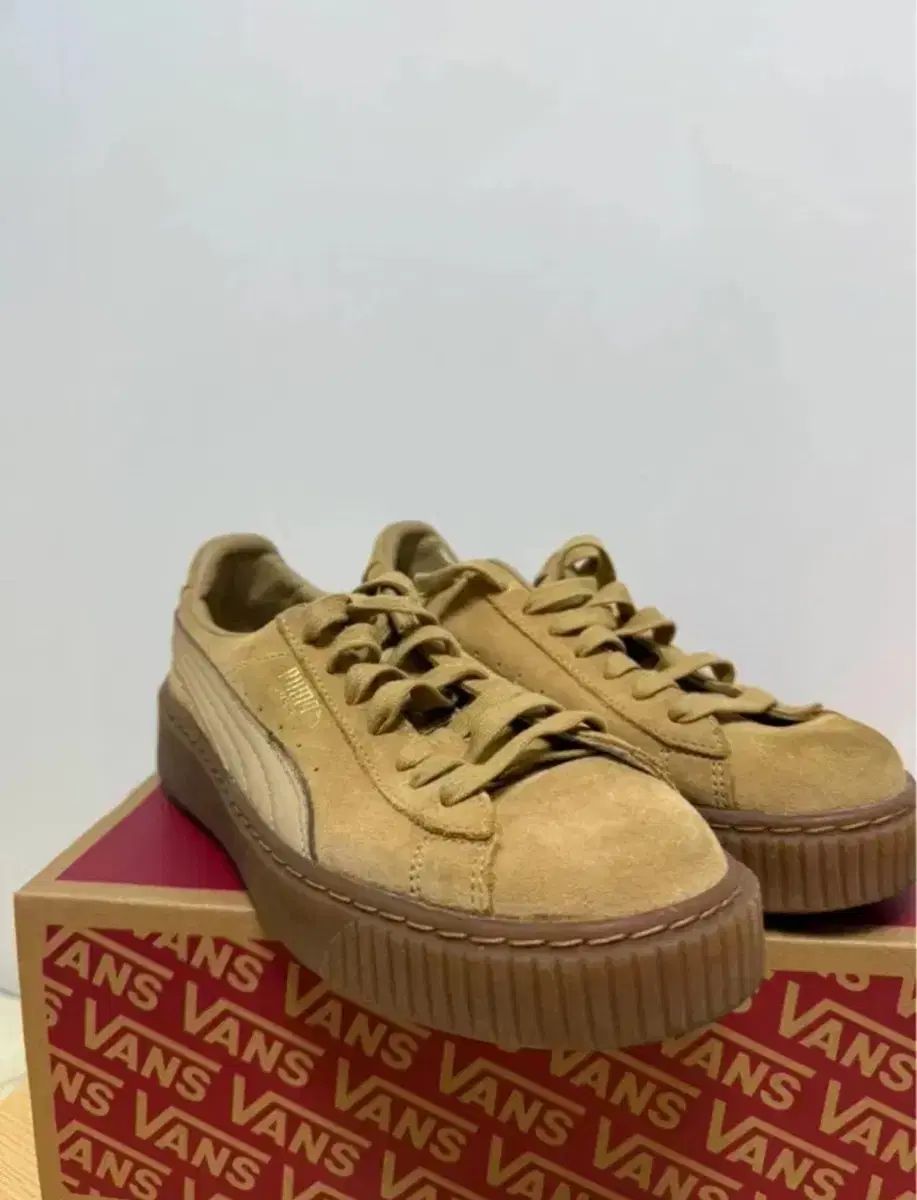 プーマ PUMA スウェード フラットフォーム 240