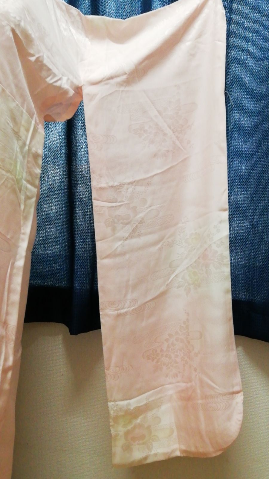 振り袖用　No.26　長襦袢　花柄　リユース品　Long undergarment for furisode kimono, floral pattern, pre-owned.