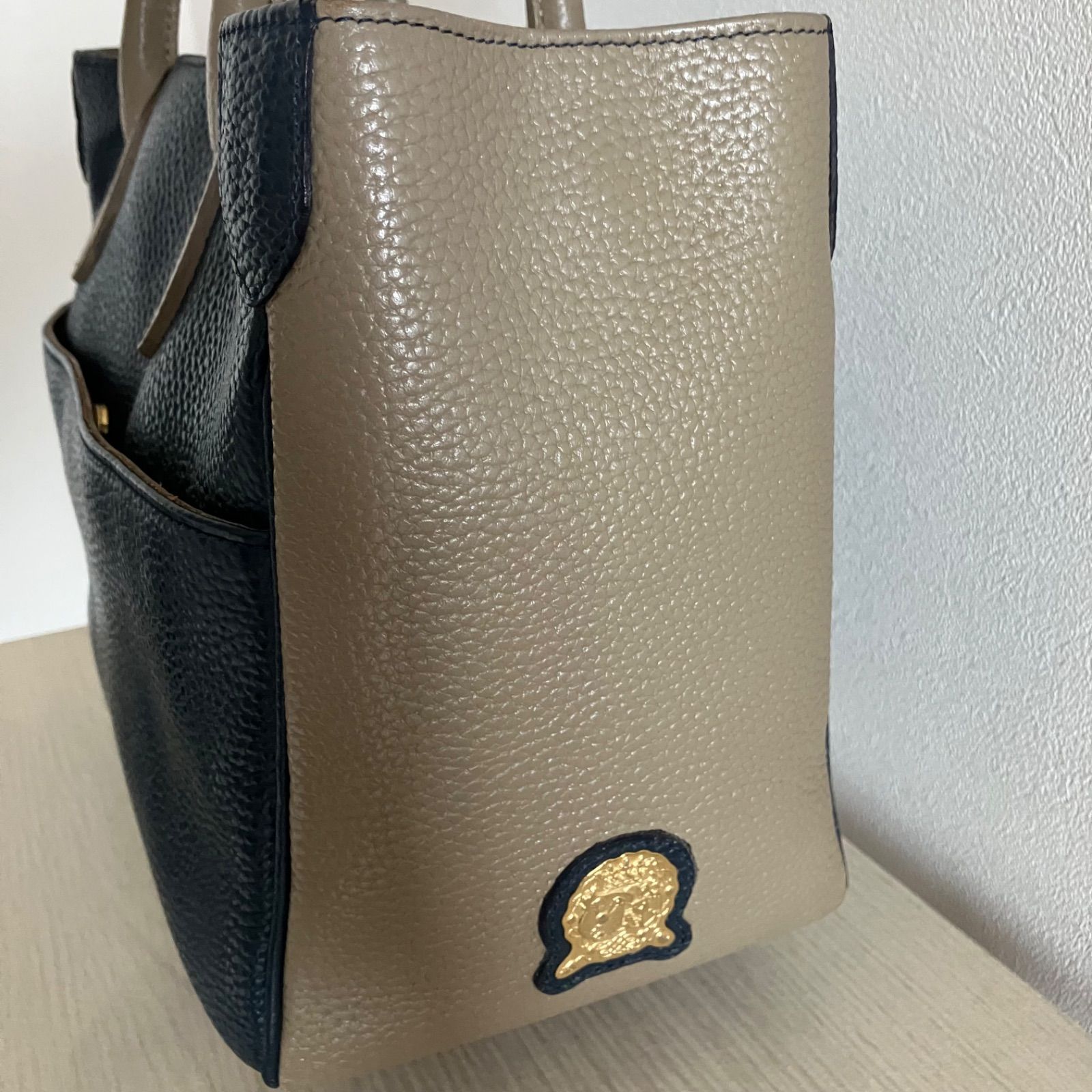 ADMJ ハンドバック バイカラー シボ革 牛革 ネイビー グレージュ