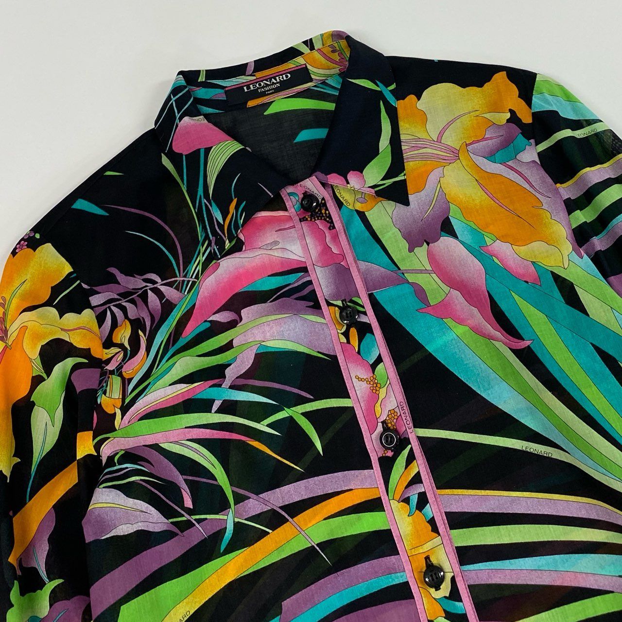 60b22 LEONARD FASHION レオナール シアーシャツ ロングスリーブシャツ 美しい花柄プリント レディース 女性服 13R ブラック マルチカラー コットン100％u02t 60b22 LEONARD FASHION レオナール シアーシャツ ロングスリーブシャツ