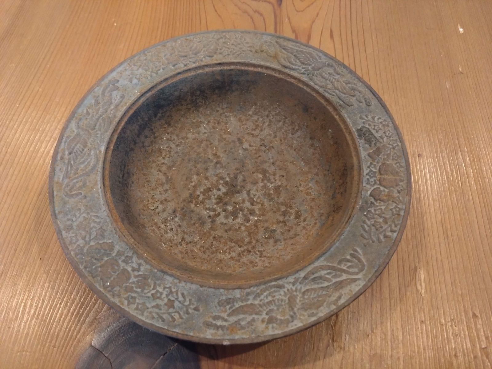 昭和レトロ 鋳鉄製 灰皿 直径26cm 大型 重厚 古道具 - メルカリ