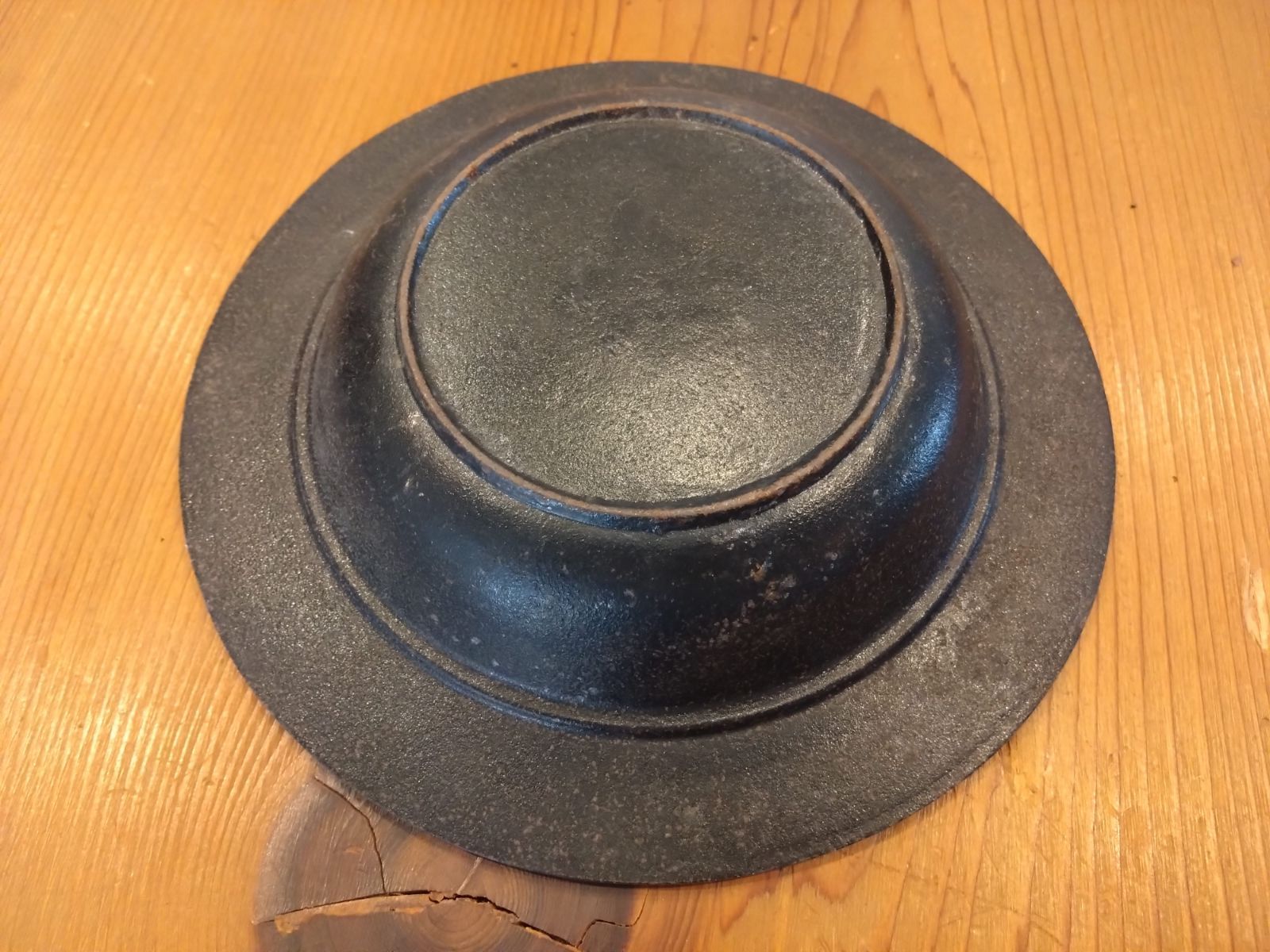 昭和レトロ 鋳鉄製 灰皿 直径26cm 大型 重厚 古道具 - メルカリ