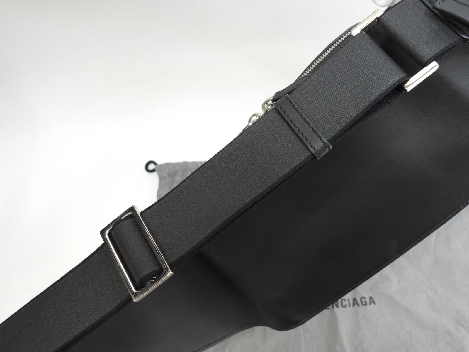 バレンシアガ ベルトバッグ ドットロゴ レザー黒 ボディバッグ クロス