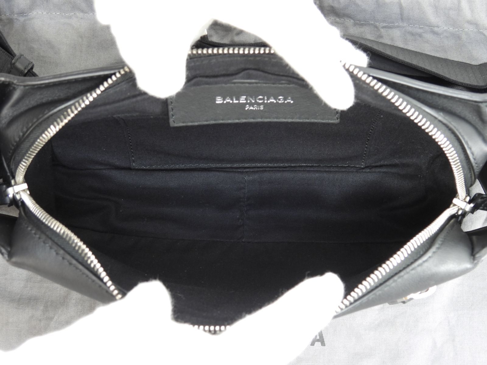 バレンシアガ ベルトバッグ ドットロゴ レザー黒 ボディバッグ クロス