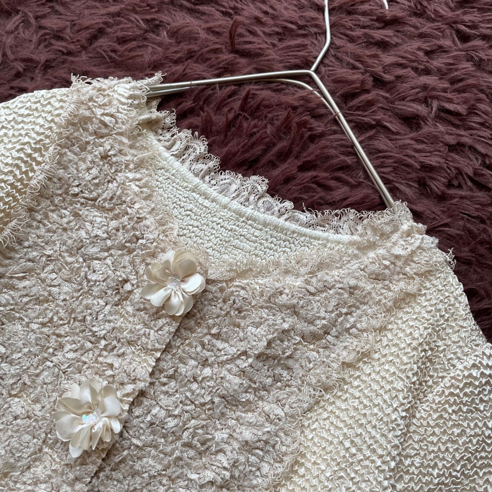 NOKO OHNO ノコオーノ 美品 フラワーモチーフプリーツ加工ノーカラー