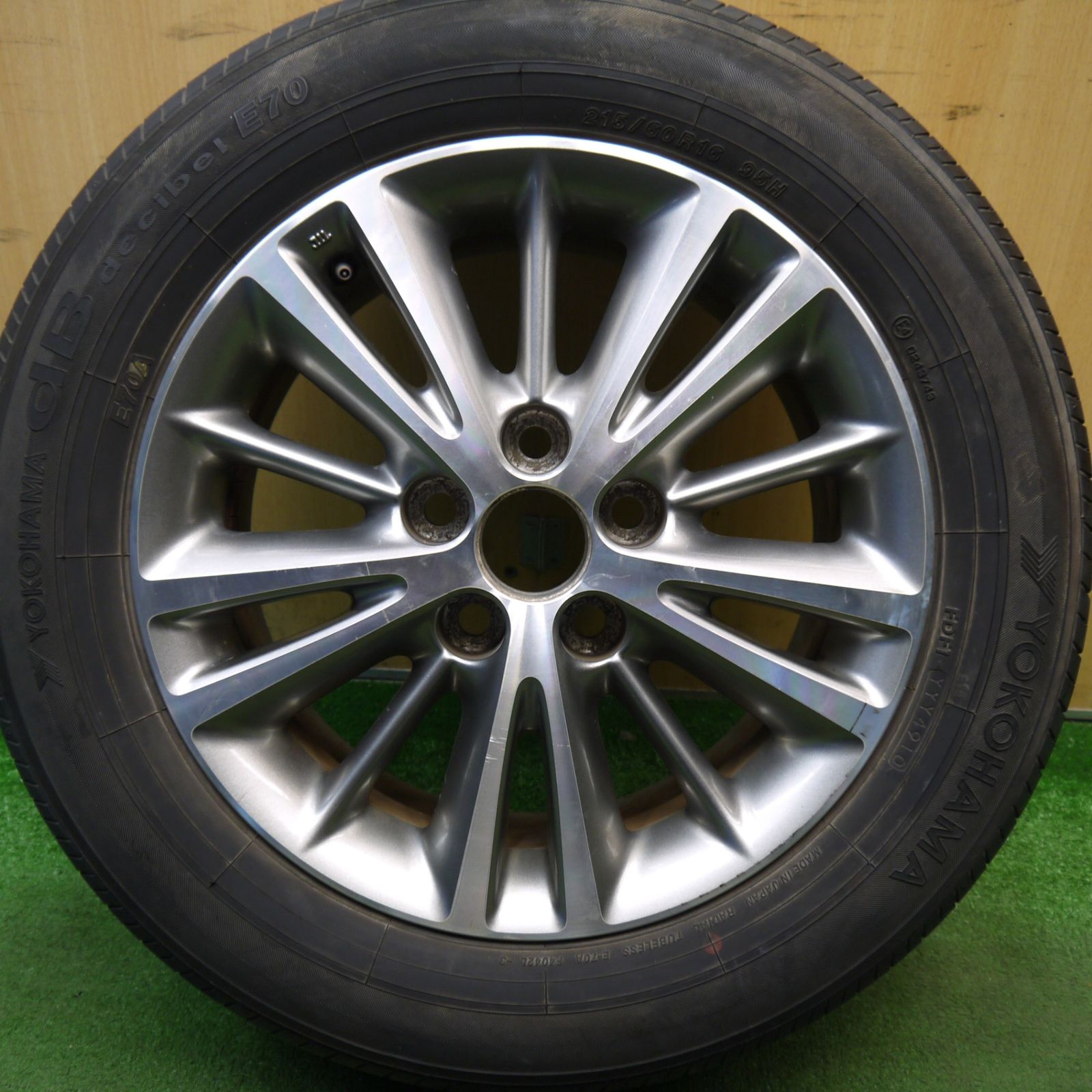 1本価格トヨタ 200系 クラウン ロイヤル 純正 215/60R16 ヨコハマ dB 