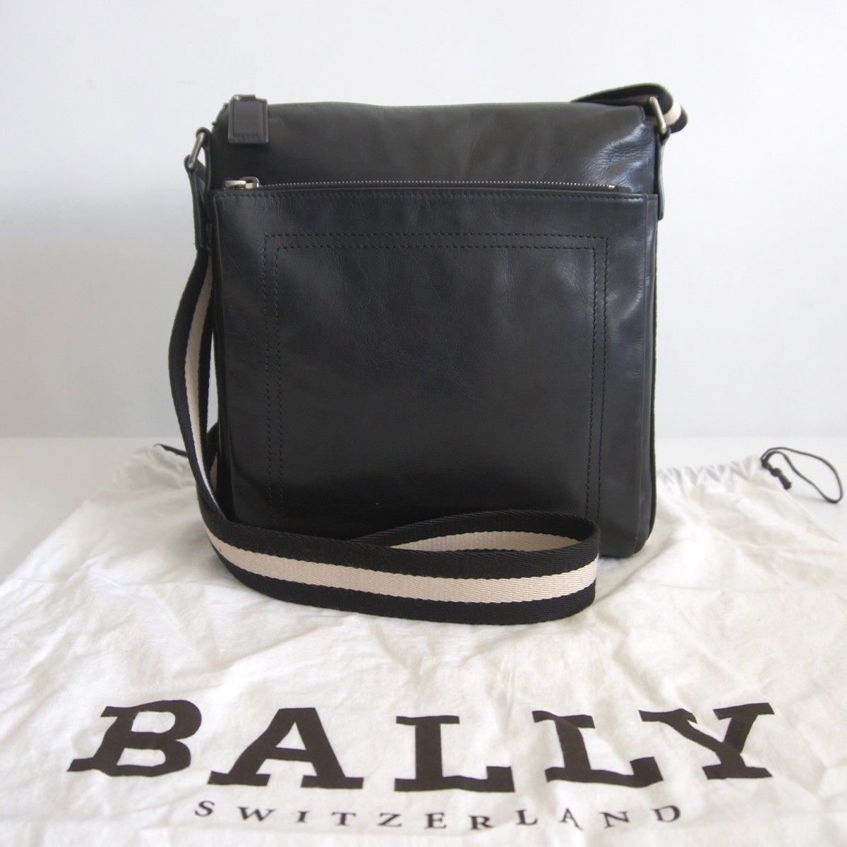 美品】BALLY 【 レザー ショルダーバッグ】ブラック トレイン