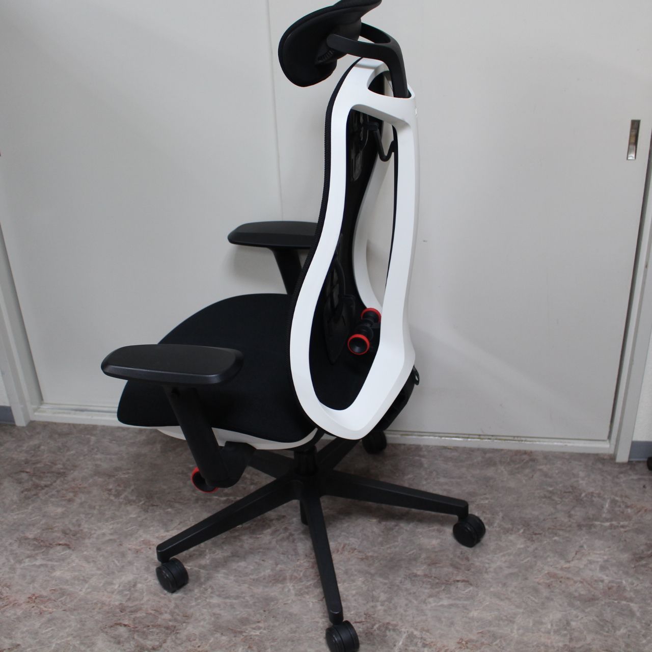 420)【美品/川崎市から出品/2023年製】ハーマンミラー Herman Miller 
