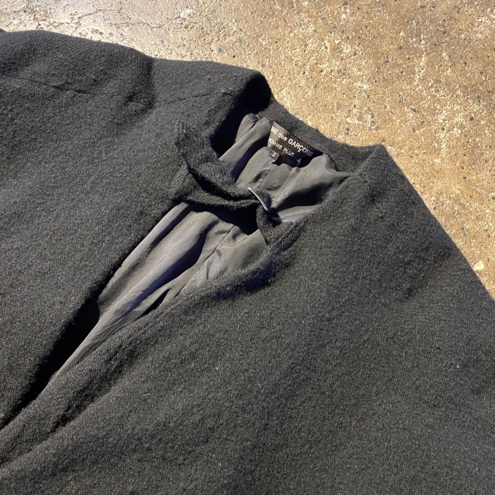 COMME des GARCONS HOMME PLUS 23aw BIG SHOULDER CAPE ウール縮絨 S