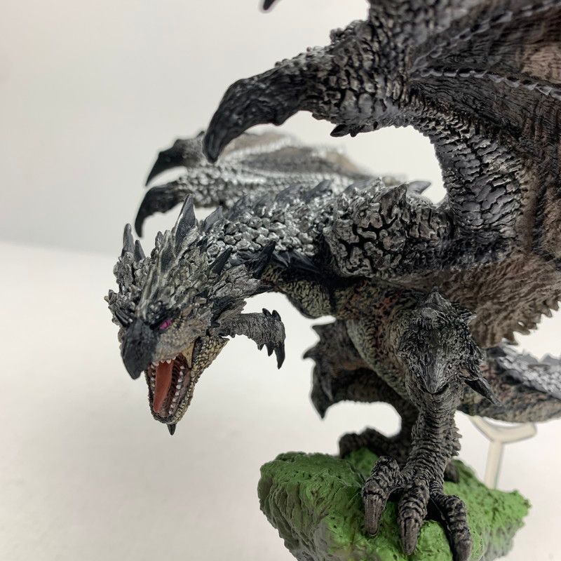 中古品】 箱難あり カプコン クリエイターズモデル 銀火竜 リオレウス