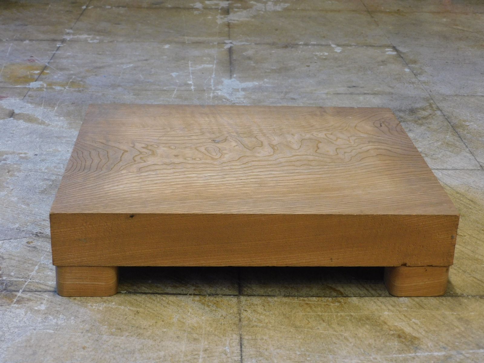 ふるい木味 ケヤキ ぶあつい天板の展示台 HK-a-05938 / 欅 無垢材 展示