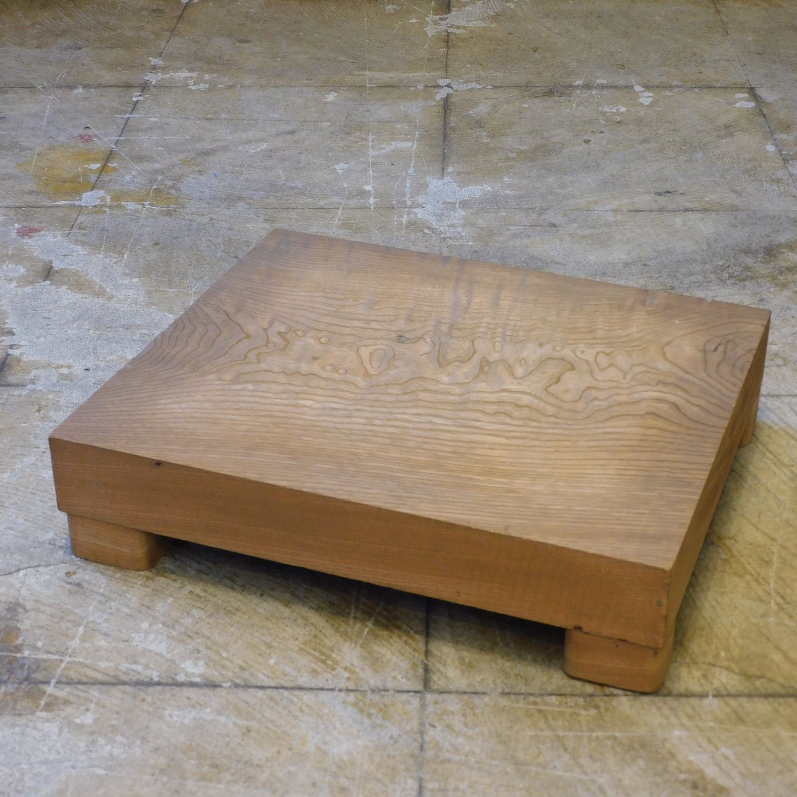 ふるい木味 ケヤキ ぶあつい天板の展示台 HK-a-05938 / 欅 無垢材 展示