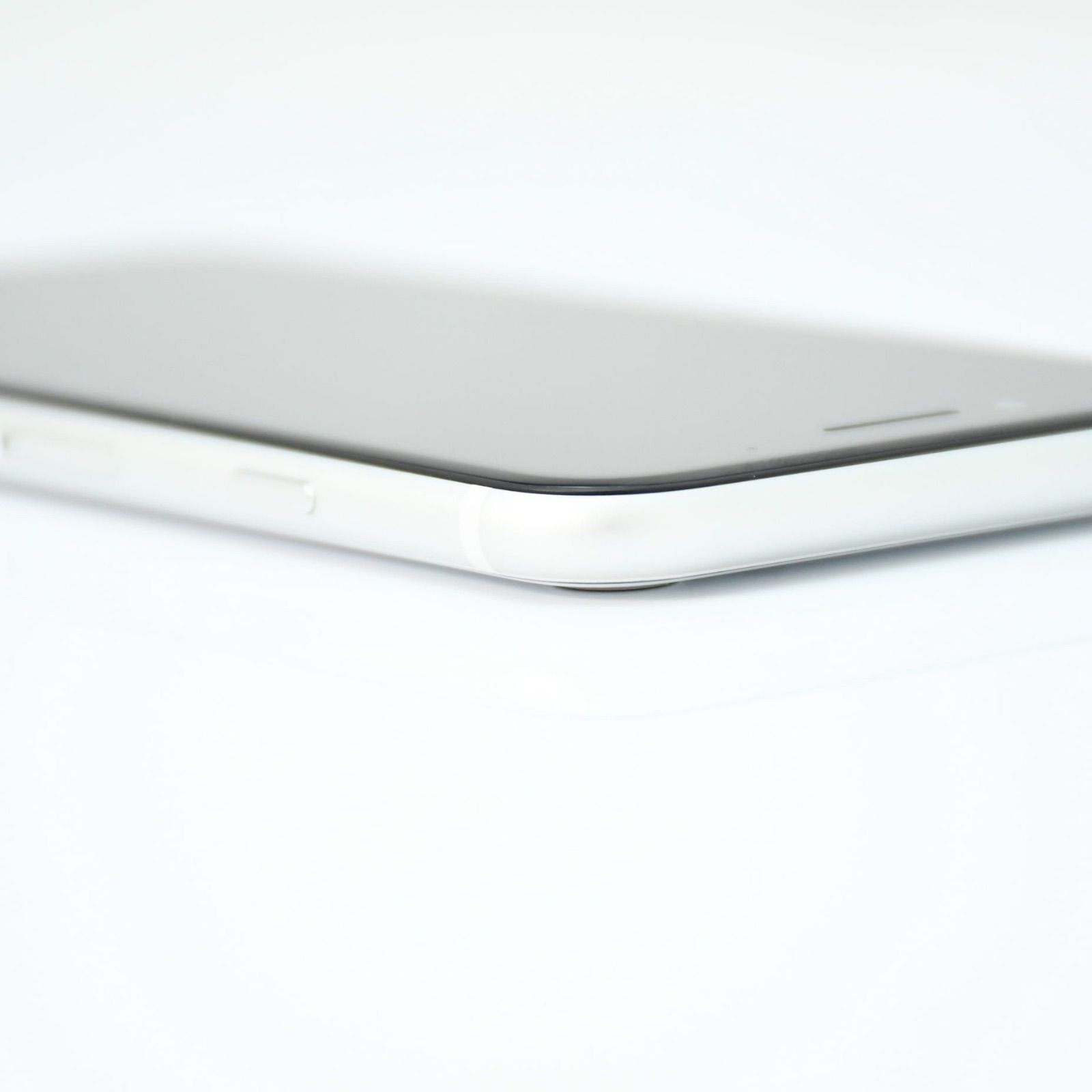 美品＊純正バッテリー最大容量92％】au SIMフリーiPhone SE 第2世代