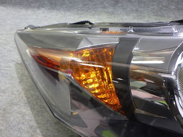 ストリーム 右ヘッドライト HID RN6/7 前期 100-22652 D 33101-SMA-J11