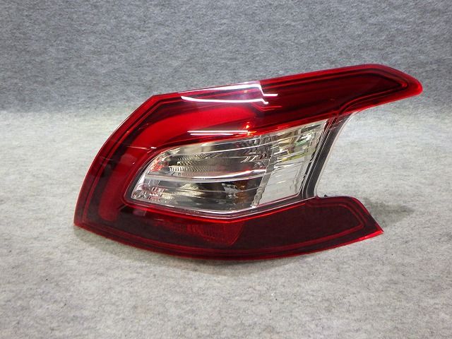 プジョー 308 右テール T9HN02 9677817580 I090098 LED球切れ無し