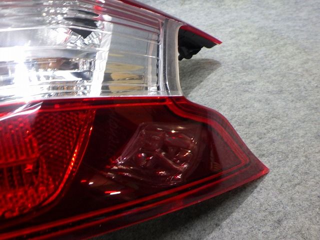 プジョー 308 右テール T9HN02 9677817580 I090098 LED球切れ無し