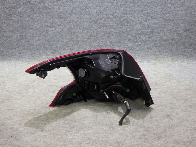 プジョー 308 右テール T9HN02 9677817580 I090098 LED球切れ無し
