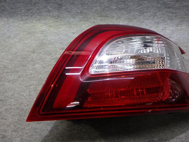 プジョー 308 右テール T9HN02 9677817580 I090098 LED球切れ無し