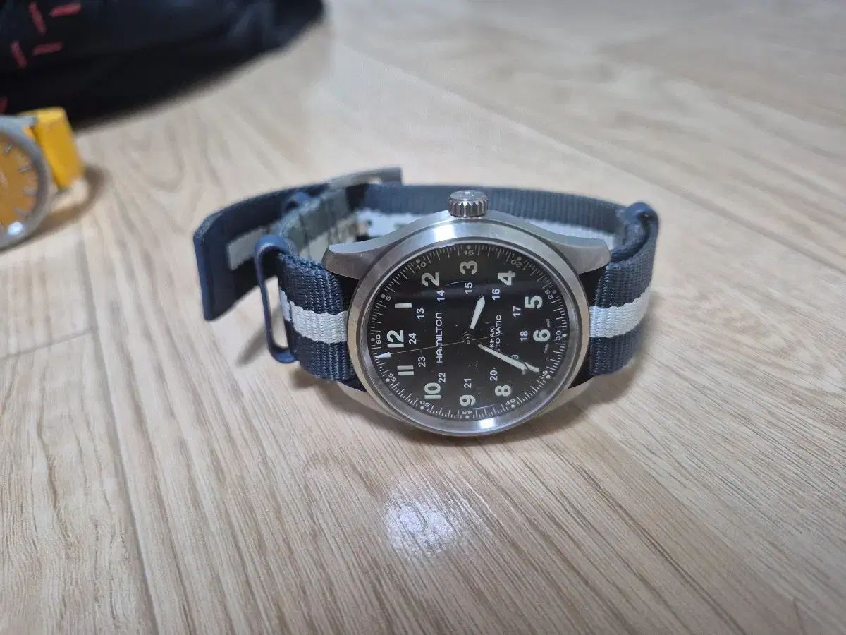 ハミルトン カーキフィールド オートマチック 38mm チタン デニム版