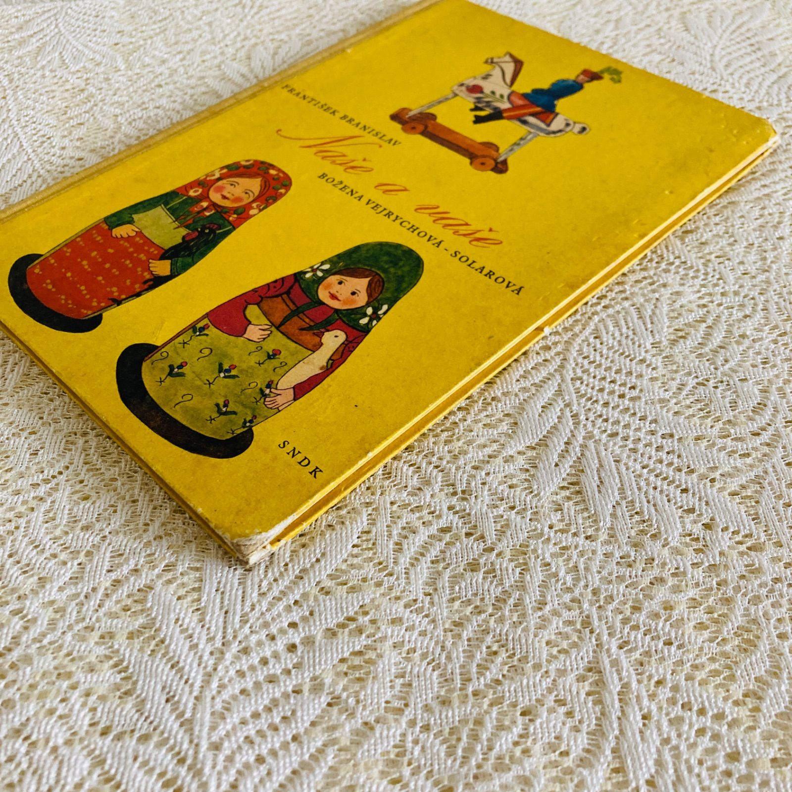 チェコの古い詩集絵本 素朴であたたかい挿絵 洋書・古書 - メルカリ