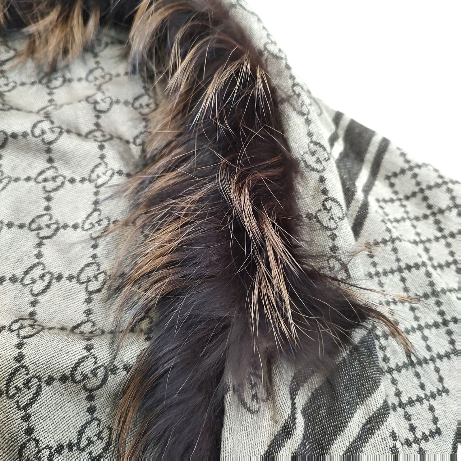 GUCCI ファー付きベージュと黒のストール GUCCI グッチ GG柄 フォックスファー シルク ストール F ブラウン