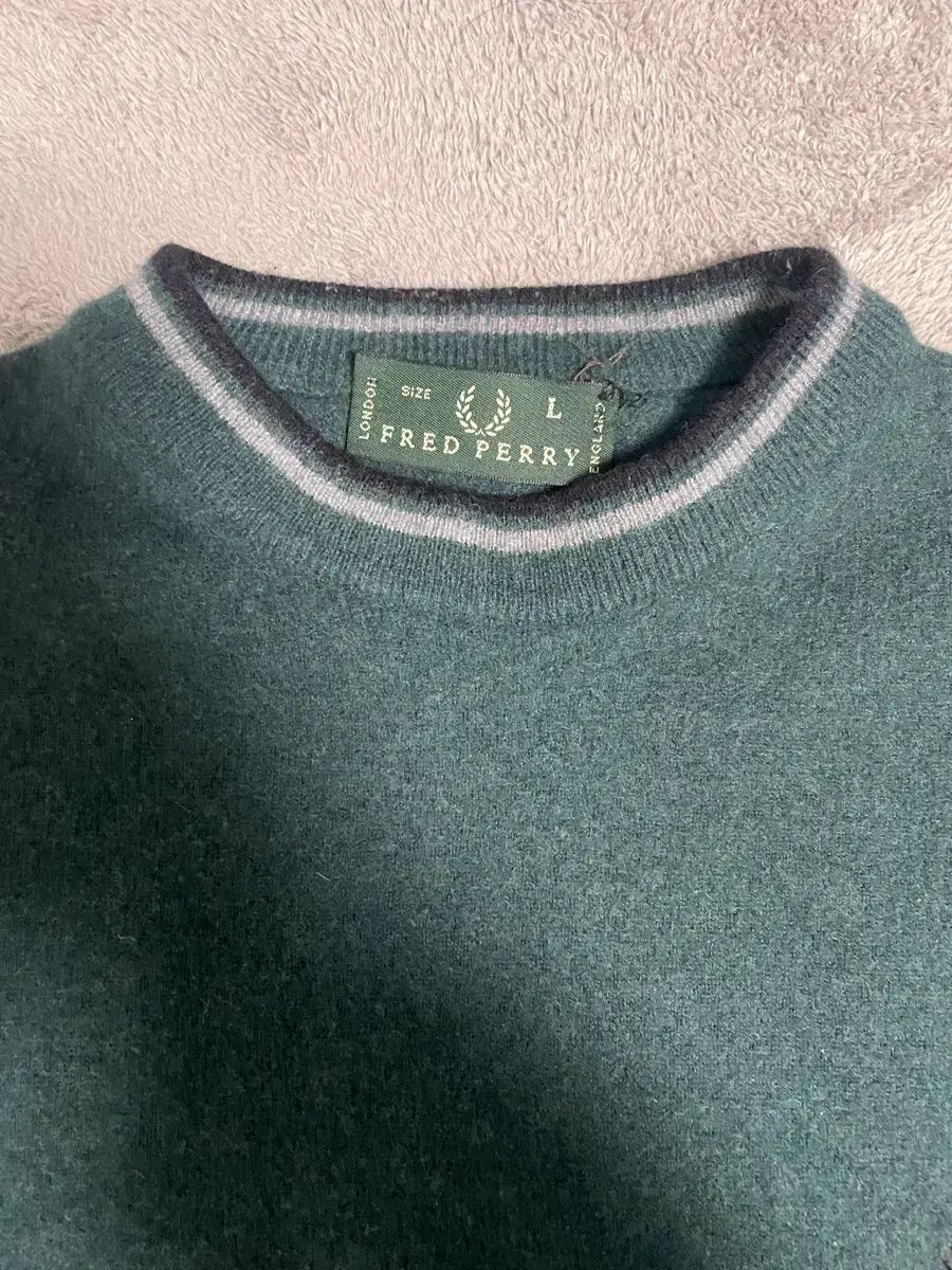 イタリア製 FRED PERRY ウール100％ ラウンドネックニット L 【公式通販】