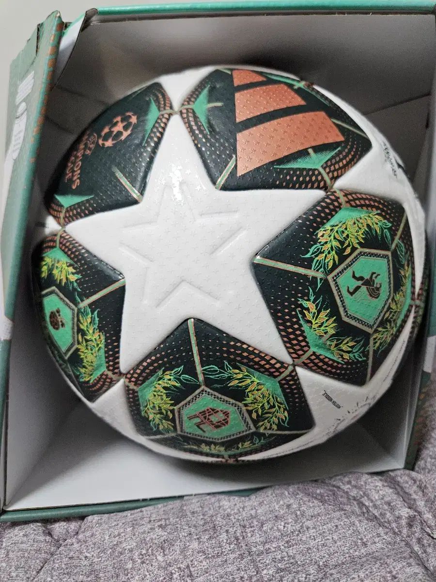 アディダス公式球 チャンピオンズリーグ公式球 OMB 試合球 5号 出品