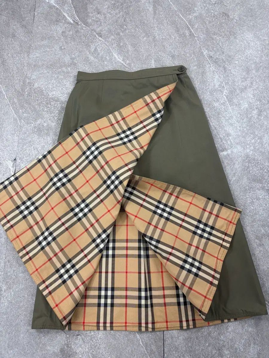 バーバリー ラップ スカート カーキ - メルカリ