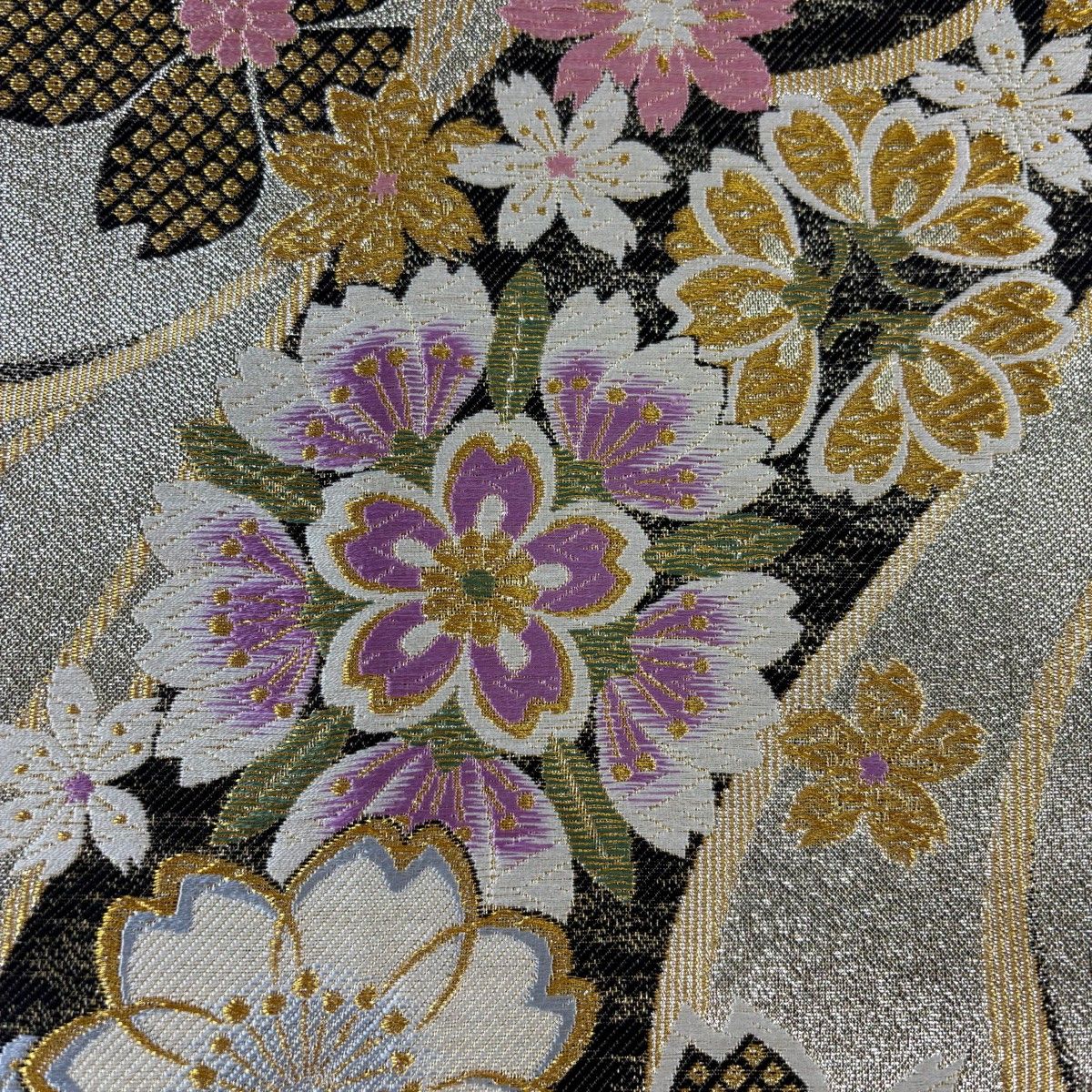 美品】 袋帯 秀品 振袖向き 桜 華文 金糸 箔 黒 六通 正絹 【中古