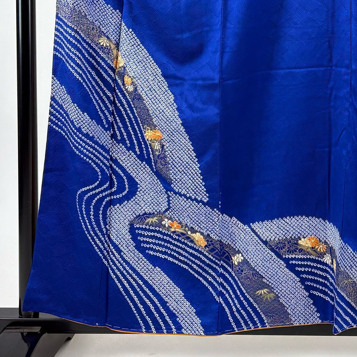 付下げ 身丈158cm 裄丈64cm M 袷 菊 流水 刺繍 絞り 青 正絹 優品