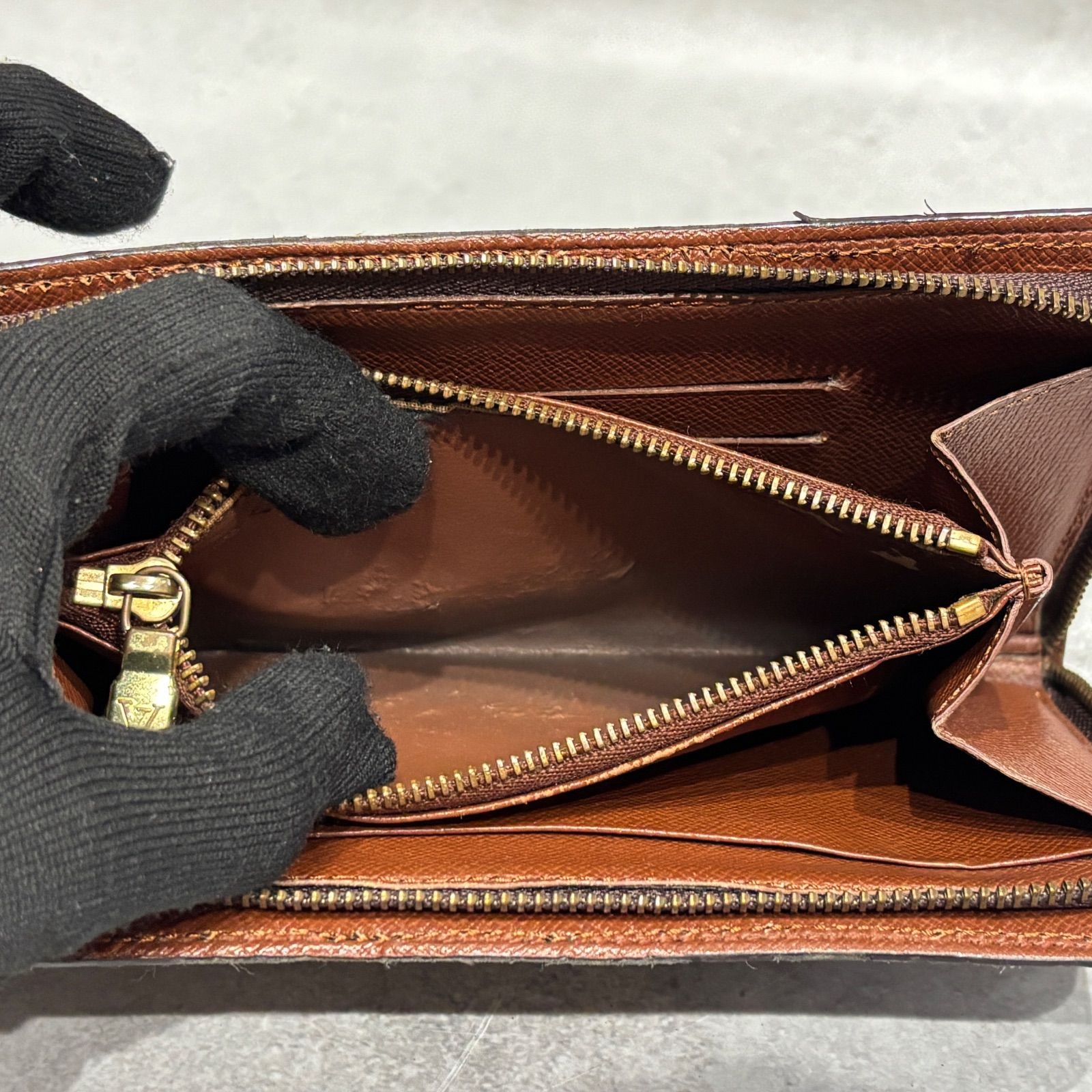 Louis Vuitton ルイヴィトン モノグラム ポルトモネジップ ラウンド