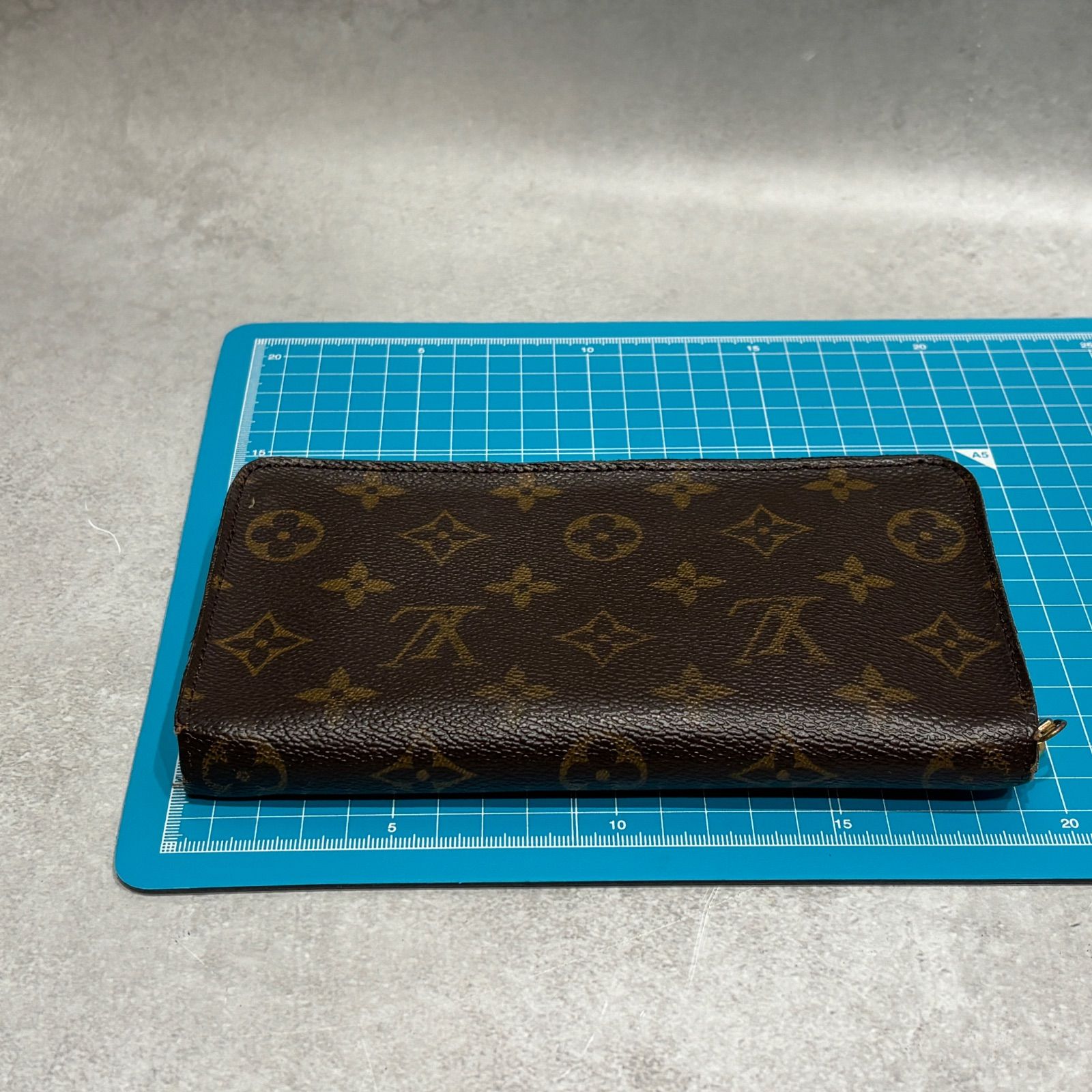 Louis Vuitton ルイヴィトン モノグラム ポルトモネジップ ラウンド