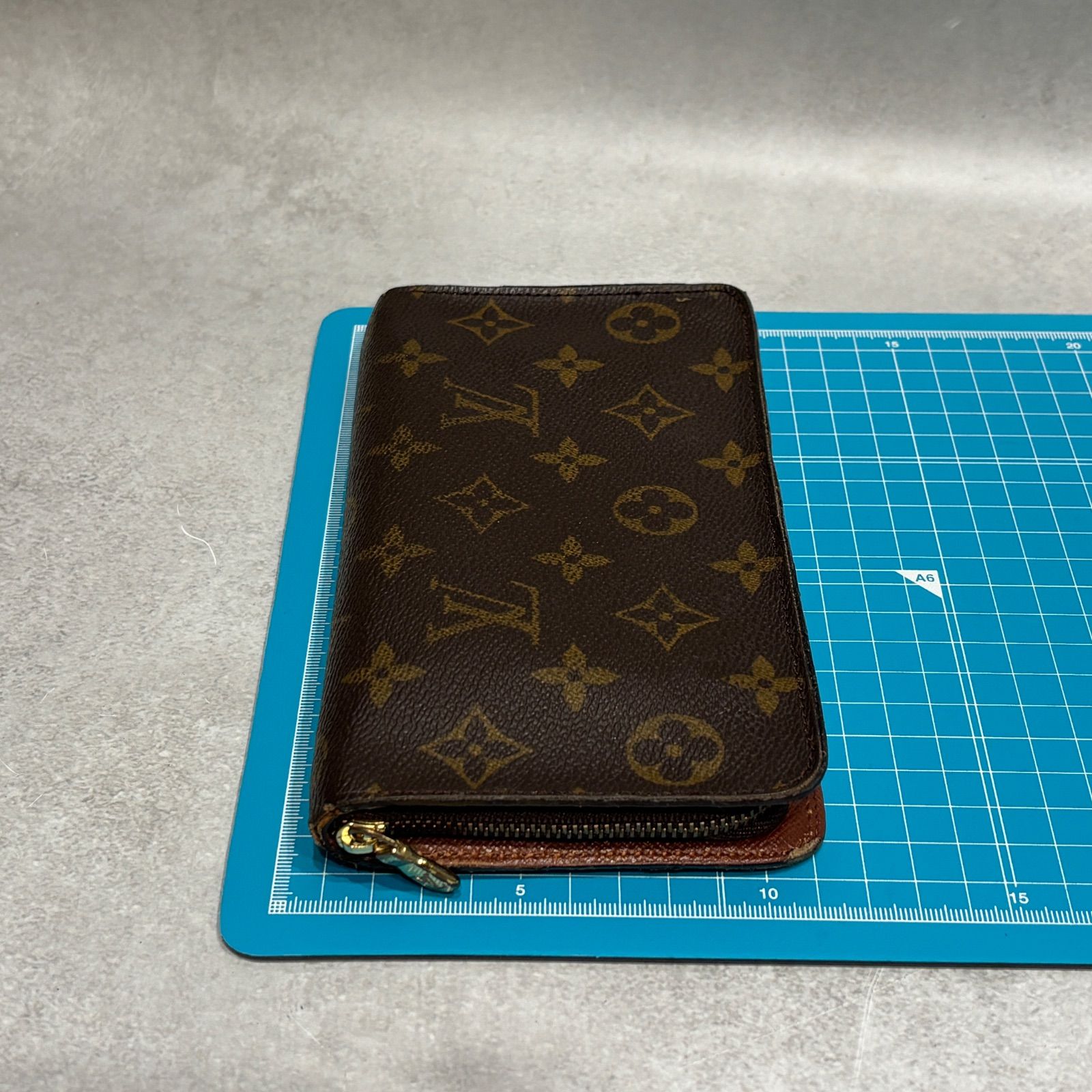 Louis Vuitton ルイヴィトン モノグラム ポルトモネジップ ラウンド