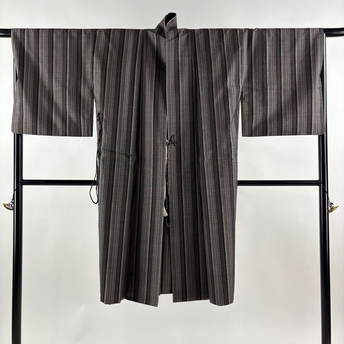 美品】 道中着 身丈115cm 裄丈67.5cm L 和装コート 紬地 縦縞 幾何学