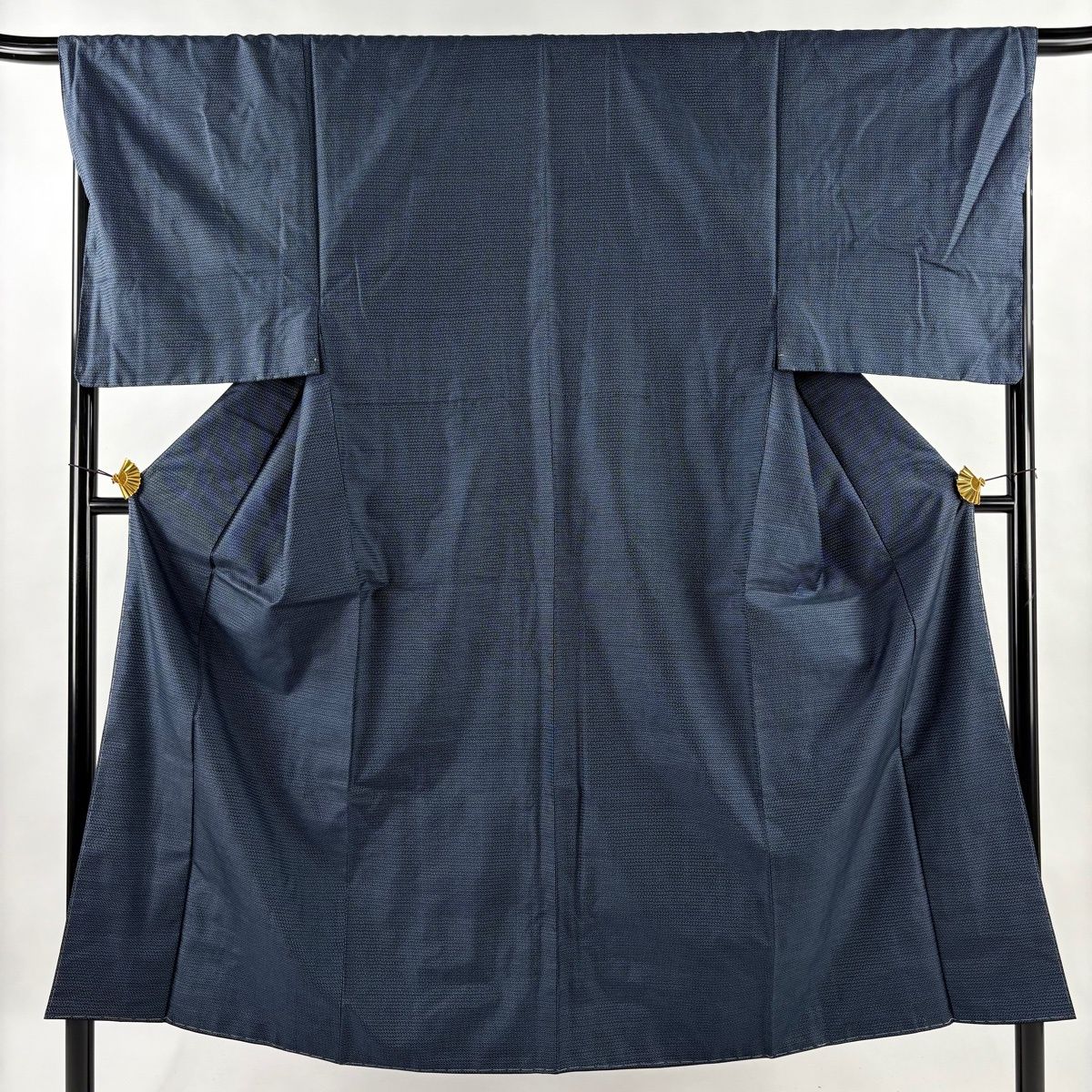 【美品】 男着物 身丈149.5cm 裄丈68.5cm L 袷 亀甲絣 紺色 正絹 名品 【中古】