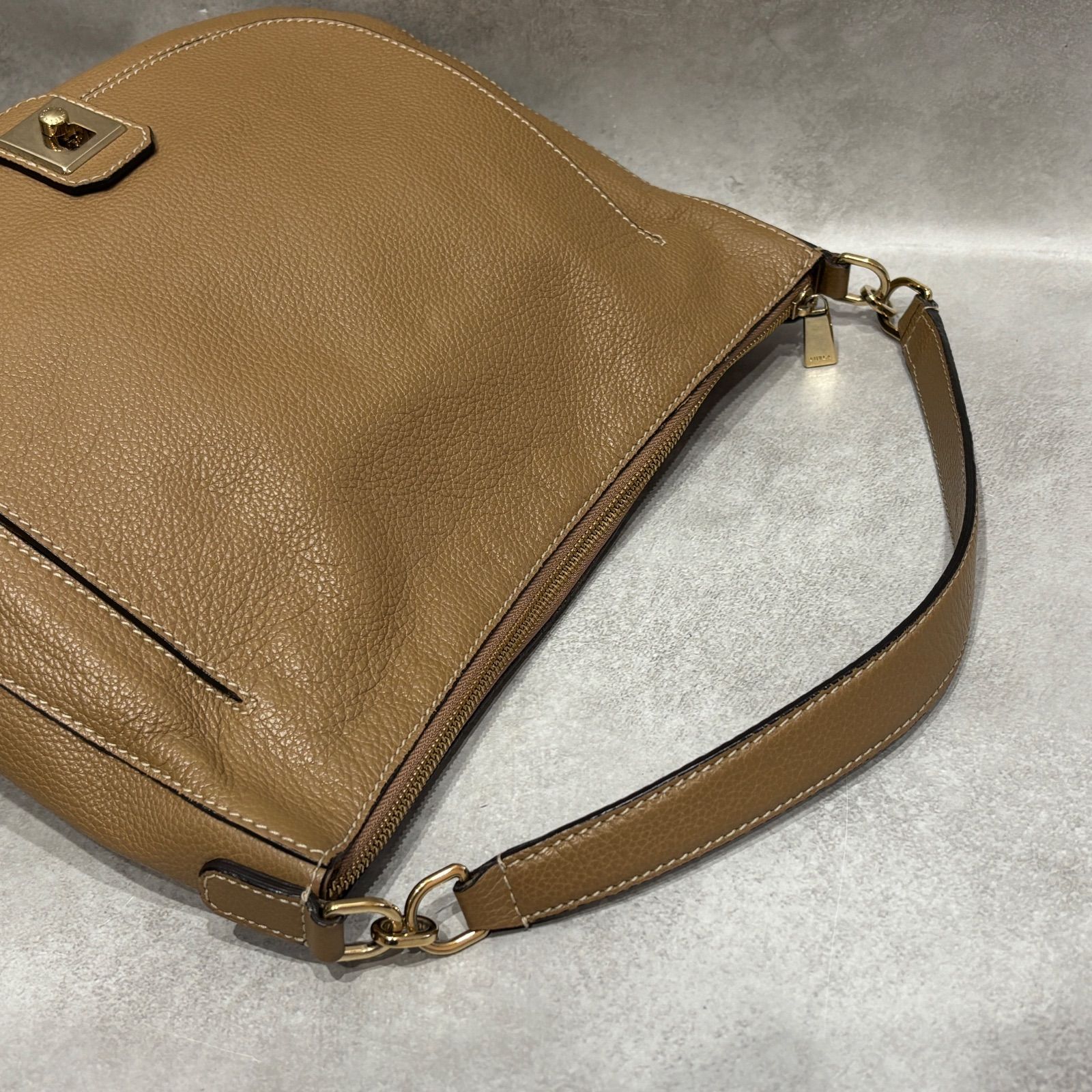 FURLA フルラ レザー ショルダーバッグ ワンショルダー 肩掛け