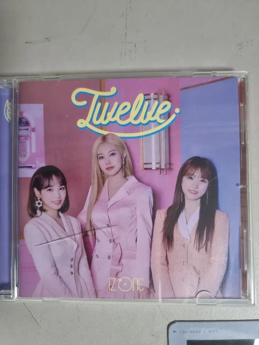 IZ*ONE(アイズワン) Twelve アルバム - メルカリ