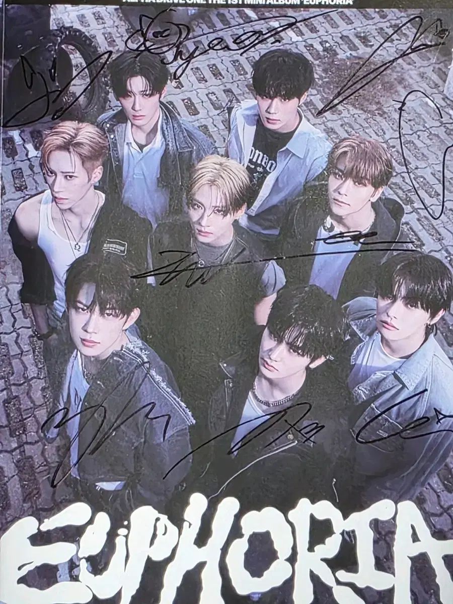 新品) アルファOVERDRIVE ONE 団体 サイン入り アルバム - メルカリ