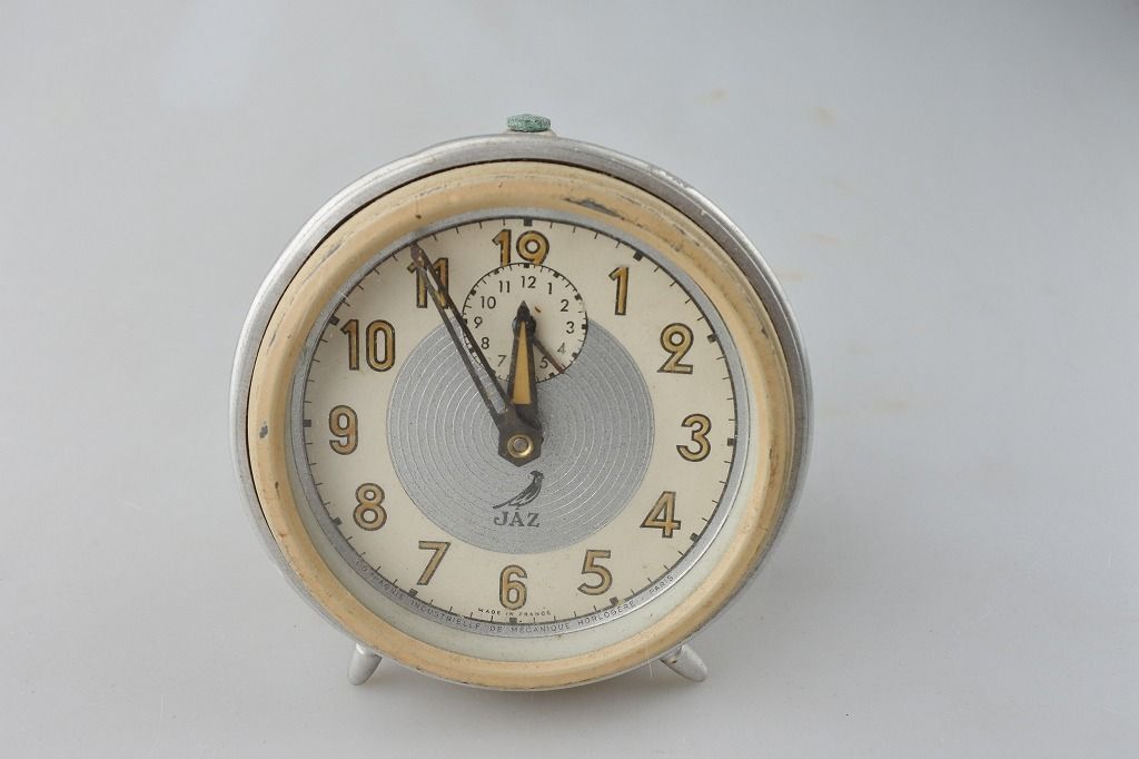 ビンテージ・ジャンク】1940年以降フランスJAZ社目覚まし時計 - メルカリ