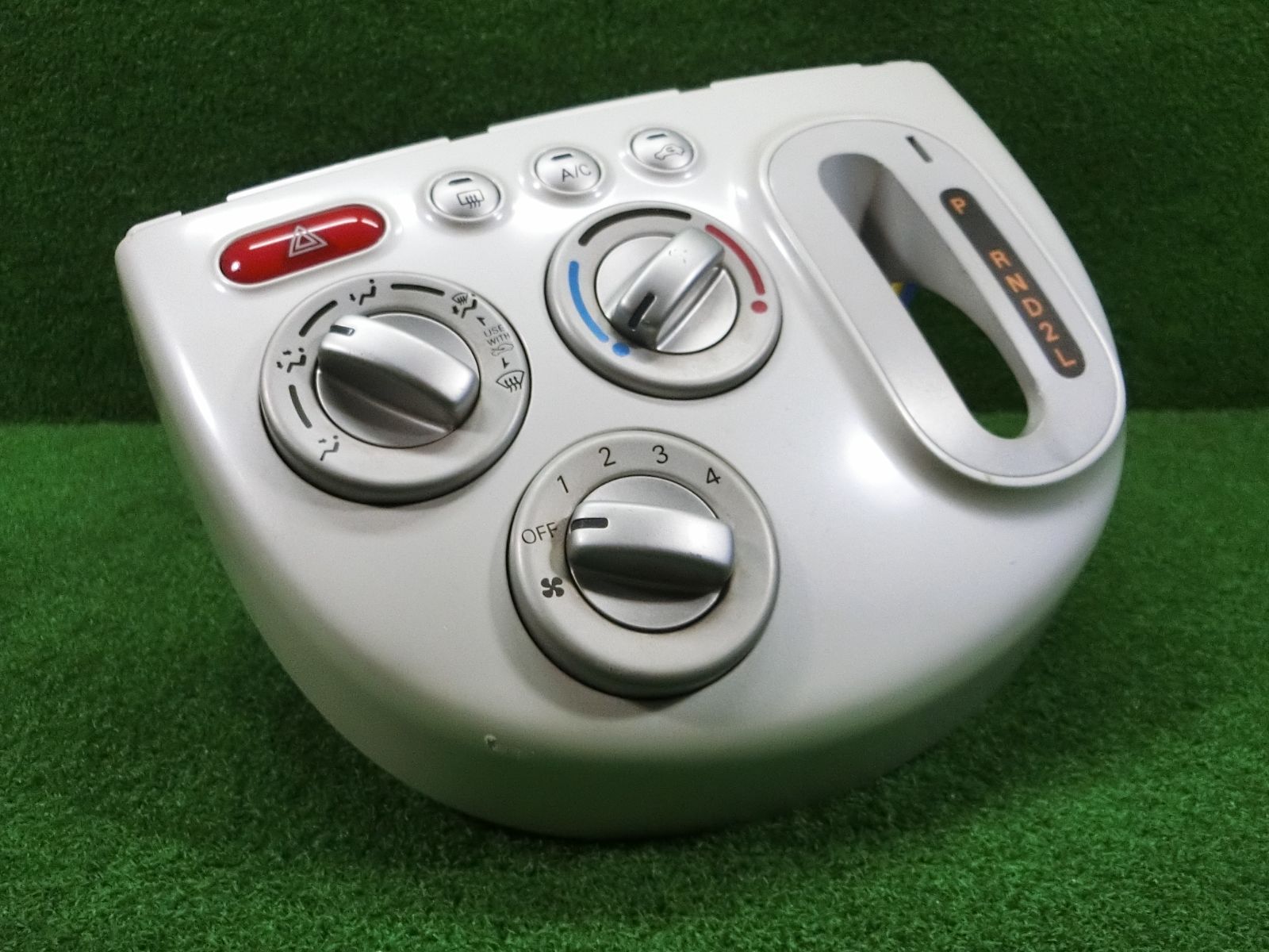 14004] 送料無料 三菱 ekワゴン H82W エアコンスイッチパネル