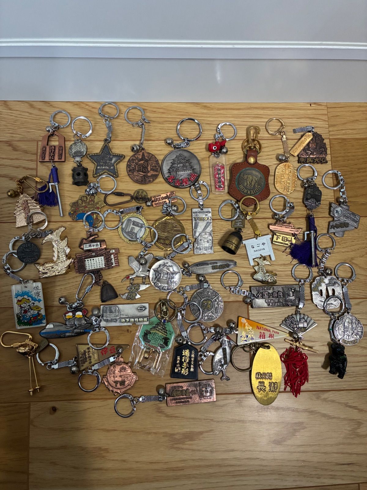 昭和レトロ お土産キーホルダー 44個まとめ売り アンティーク - メルカリ