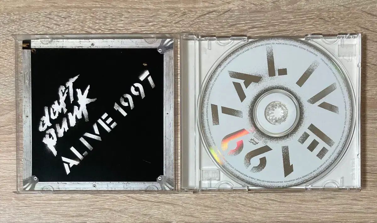ダフト パンク （ Daft Punk ） ー Alive 1997 CD 出品 - メルカリ